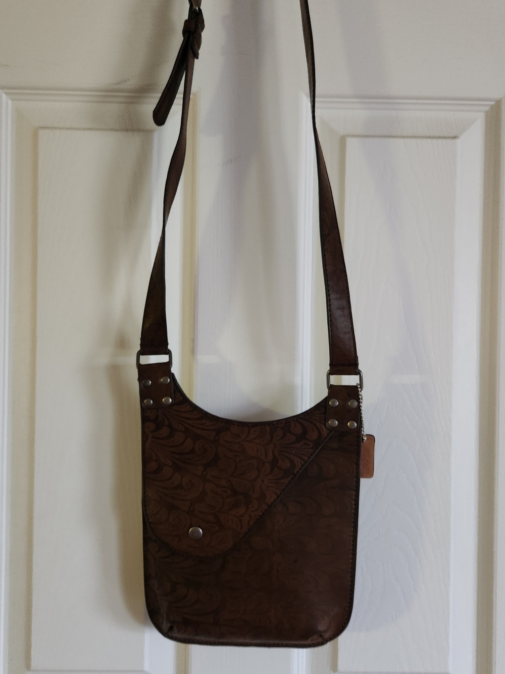 Women’s Tooled Brown Leather Messenger Bag - Crossbody Style